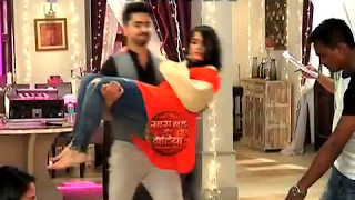 Avni falls in Neils arms in Naamkaran [upl. by Samella]