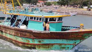 ப்ரெஞ்ச் துறைமுகத்தில் விசைப்படகு உள்ளே வரும் காட்சிBOAT ENTERING AT FRENCH HORBOUR KARAIKAL [upl. by Joella655]