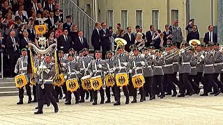 Regimentsgruß Marsch WachbataillonMusikkorps der Bundeswehr  Feierliches Gelöbnis 2019 [upl. by Dranik557]