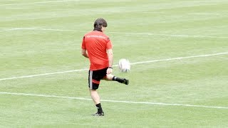 Jogi Löw zaubert Bundestrainer trickst im Training mit Ball  DFBTrainingslager in Südtirol [upl. by Gazzo360]