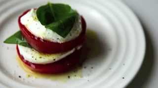 Салат Капрезе Insalata Caprese [upl. by Goodill]