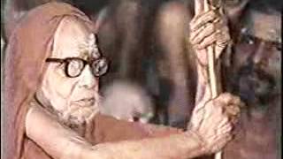 A rare video of Sri Chandrasekharendra Saraswathy Swamigal the Paramacharyal of Kanchi Matham [upl. by Arnie]