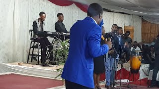 Munoramba Muri Mwari  Shona Gospel Song [upl. by Bork]