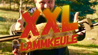 XXL LAMMKEULE auf offenem FEUER GRILLEN  Klaus grillt [upl. by Rianon]