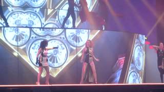 Peligrosamente bellas  Violetta Live Sevilla 1712015 [upl. by Eniamrahs]