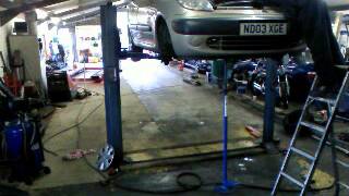 Clutch change Xsara Picasso petrol 16 timelapse Mechanic trick tool at 22s see description [upl. by Eidas]