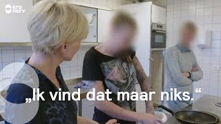 Hoe zit het met intimiteit in de vrouwengevangenis  Anita wordt Opgenomen [upl. by Relyat]