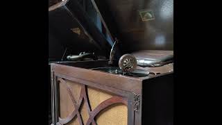 Hal Kemp（ハル・ケンプ）♪How Warm It Is The WeatherｰFT 1939年 78rpm HMV Model No 130 Gramophone [upl. by Yttiy]