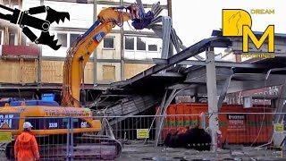 ABBRUCH ESSOTANKE REEPERBAHN KIEZ TANKSTELLE 2 CATERPILLAR BAGGER ABRISS BAUSTELLE DREAM MACHINES [upl. by Hugues899]