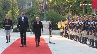 Președintele Croației Kolinda GrabarKitarovic primit la Palatul Cotroceni [upl. by Ettelorahc919]