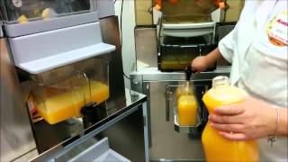 Zummo Z40  C840C Automatic Citrus Juicer Vs Zumex Speed Tank Podium [upl. by Baillieu]