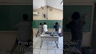 ALUNOS NA ESCOLA😂😱 Chamei o japa para fugimos da escola youtubeshorts shorts escola [upl. by Ecitnirp73]