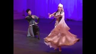 Beautiful Azerbaijani folk dance quotNaz elamaquot Caucasian couple dance [upl. by Candice]