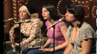 Dolly Parton Bury Me Beneath The Willow on Dolly Show with Emmylou Harris Linda Ronstadt 197677 [upl. by Iva]