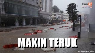 Banjir di Johor semakin buruk [upl. by Inalan784]