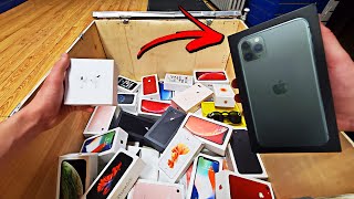 APPLE STORE DUMPSTER DIVING JACKPOT FOUND iPHONES BIGGEST APPLE STORE IN THE WORLD DUMPSTER DIVE [upl. by Elocen]