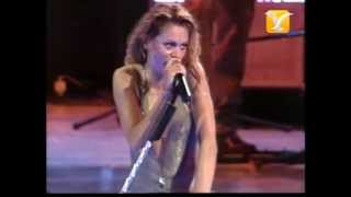 Paulina Rubio Y Yo Sigo Aquí Festival de Viña 2002 [upl. by Aivatnahs]