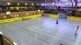 SensationsWeitschuss von Torhüter beim Futsal  Lotto Bayern Hallencup 2015 [upl. by Annauqaj]