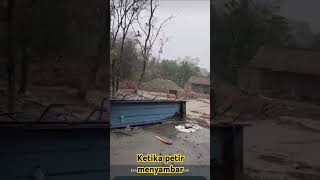 petir bencana banjir kampung bojonegoro [upl. by Ennaer]