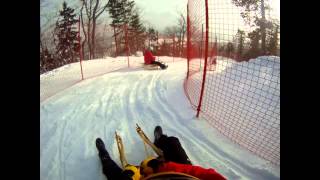 Une descente en luge au Massif de Charlevoix [upl. by Dlorah]