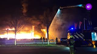 Zeer grote brand bij garagebedrijf in Heerhugowaard meerdere korpsen aanwezig [upl. by Ramsey]