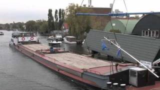 berging woonboot in Leiden [upl. by Dugas]