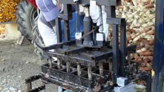 Briquette press 25 briquette in 1 minute [upl. by Follmer]