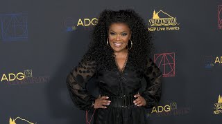 Yvette Nicole Brown 27th Annual Art Directors Guild Awards Red Carpet [upl. by Nesahc404]