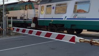 TRENI Lultimo passaggio a livello  Marotta HD [upl. by Yrrehc]