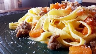 Tagliatelle zucca e salsiccia  Le video ricette di Lara [upl. by Fachan]