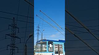 Škoda 14Tr trolleybus dewires 🚎🇱🇻 [upl. by Orips]