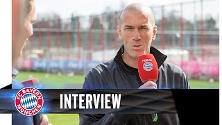 Zinedine Zidane zu Gast beim FC Bayern [upl. by Searcy678]