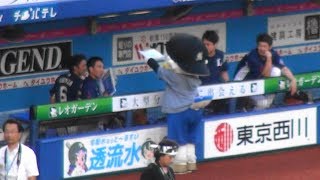 ズーちゃんが秋山翔吾選手をウナギイヌ選手権優勝で表彰 [upl. by Convery430]