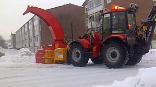 Huddig 1060B med Overaasen snöslunga kör undan snövallar [upl. by Row673]