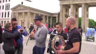 Scuola di Tarantella Montemaranese am Brandenburger Tor Berlin bei Karnaval der Kulturen [upl. by Aiekram]