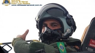 Aviador naval brasileiro voa o Gripen D em Linköping [upl. by Ileana752]