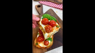 BRUSCHETTA con CREMA di RICOTTA e POMODORINImamma miaaa🤤 Shorts [upl. by Emmit]