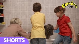 CBeebies Topsy and Tim Series 2  Washing Mossy [upl. by Annyrb117]