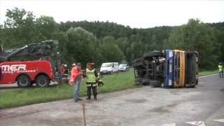 Tödlicher Unfall mit zwei Lkw bei A7Abfahrt in Gallneukirchen [upl. by Quitt]