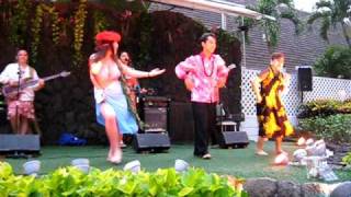 Funniest Japanese Hula Dancer at Princess Kaiulani Hotel [upl. by Halle]