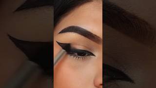 Easy eyeliner hack 😍✅ eyemakeup eyeliner newsong makeuptutorial eyelinertoturial hack shorts [upl. by Merari]