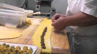 Mariuccia Bologna del ristorante I Bologna di Rocchetta Tanaro spiega come fare gli agnolotti [upl. by Bever]