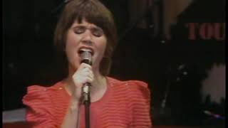 Linda Ronstadt  Just One Look Live [upl. by Kamila]