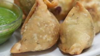 Samosa recipe in Hindi  घर पर खस्ता समोसे बनाये  Punjabi Samosa  How to make samosa at home AVNI [upl. by Lotus]