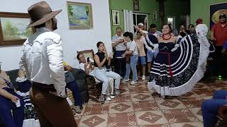 Grupo Folklórico quotUn Toque de Tradiciónquot  Bayardo Dame un Trago [upl. by Aisanahta]