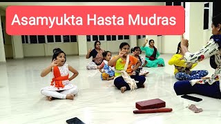 Asamyukta Hasta Mudras  Classical dance Single hand Gestures with Sholka Bharatanatyam youtube [upl. by Marcoux]