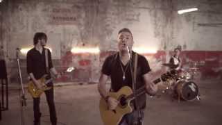 ANTONIS REMOS FEAT MANOS PIROVOLAKIS  MPORI NA VGO  OFFICIAL Music Video LYRICS HD [upl. by Ydasahc]