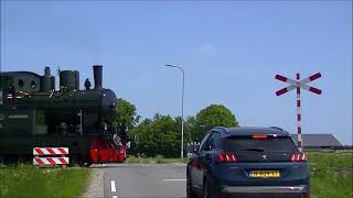 Spoorwegovergang Medemblik Opperdoes  Dutch railroad crossing [upl. by Thant]