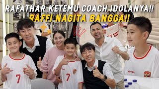 COACH SHIN TAE YONG MAMPIR KE ANDARA BUAT NGELATIH RAFATHAR MAIN BOLA RAFATHAR FULL SENYUM [upl. by Ellatsirhc456]