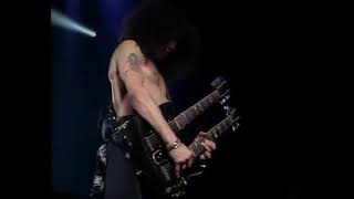 Guns N Roses  Knockin On Heavens Door  Slash Guitar Solo 2 LIVE [upl. by Zashin]